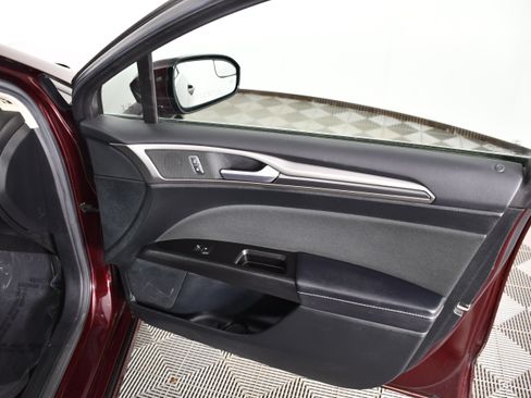 Used 2017 Ford Fusion SE w/ Equipment Group 201A FWD image 38