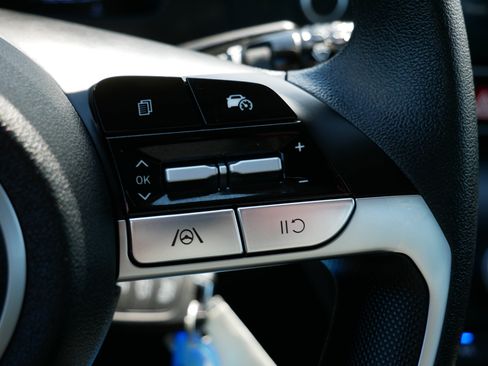 Certified 2026 Hyundai Elantra SE FWD image 28