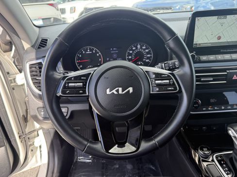 Certified 2022 Kia Seltos S image 16