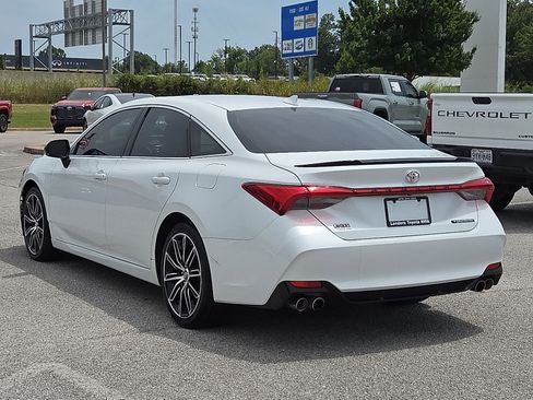Used 2019 Toyota Avalon Touring FWD image 4