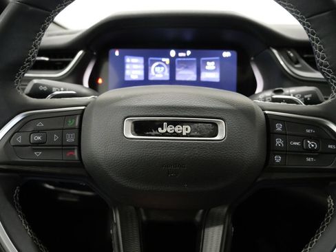 Used 2023 Jeep Grand Cherokee Altitude AWD/4WD image 16