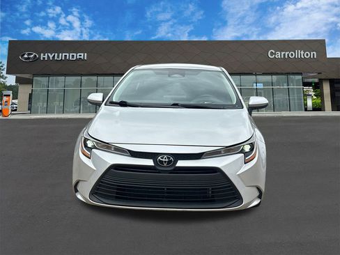 Used 2024 Toyota Corolla LE image 2