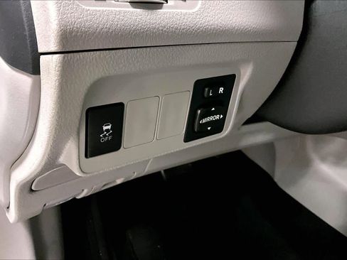 Used 2012 Toyota Corolla LE image 30