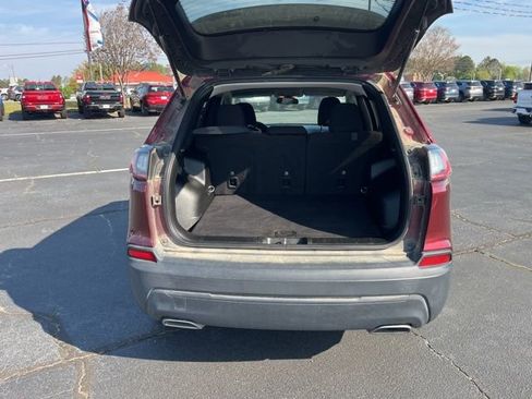 Used 2019 Jeep Cherokee Latitude w/ Popular Appearance Group FWD image 32