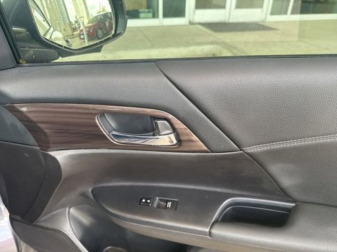 Used 2017 Honda Accord EX-L image 23