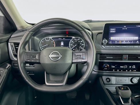 Used 2025 Nissan Rogue SV image 17