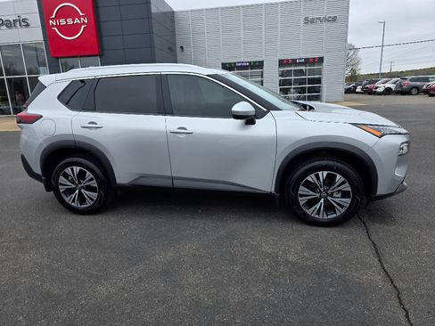 Used 2023 Nissan Rogue SV w/ SV Premium B Package image 2