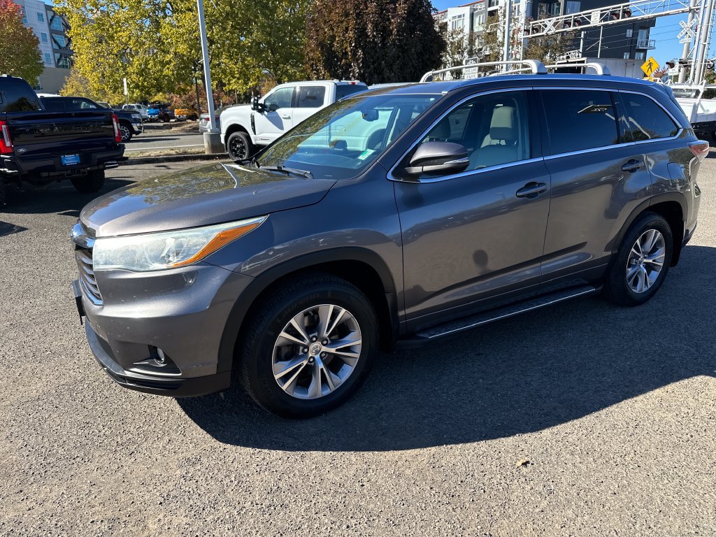 Used 2015 Toyota Highlander XLE AWD/4WD image 2