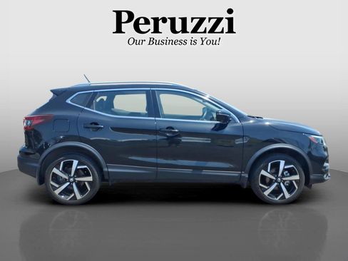 Certified 2022 Nissan Rogue Sport SL w/ Premium Package AWD/4WD image 2