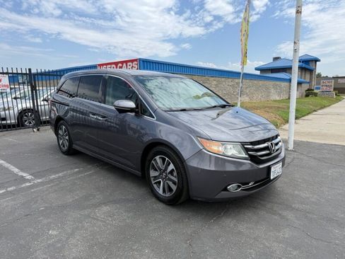Used 2016 Honda Odyssey Touring image 1