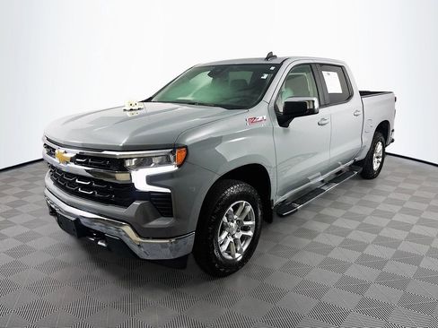 Used 2024 Chevrolet Silverado 1500 LT AWD/4WD image 3