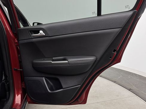 Used 2020 Kia Sportage S image 28