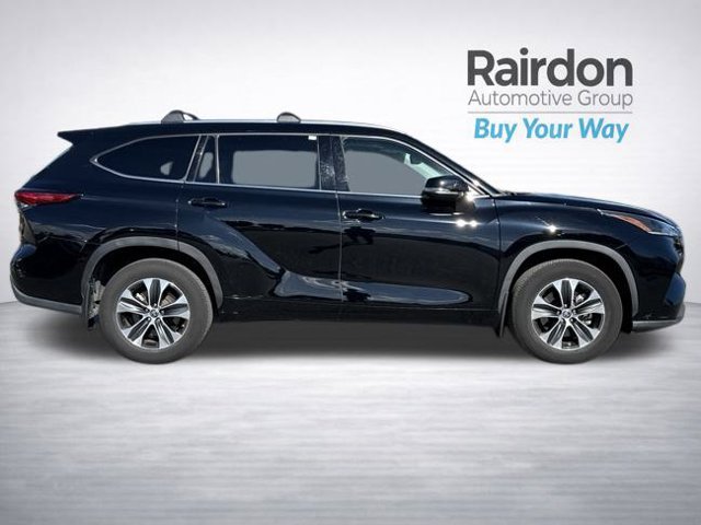 Used 2021 Toyota Highlander XLE AWD/4WD image 8