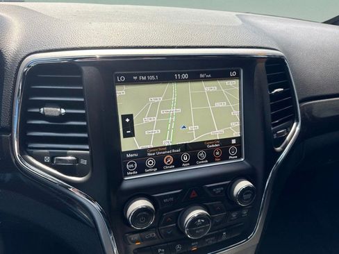 Used 2018 Jeep Grand Cherokee Laredo RWD image 12