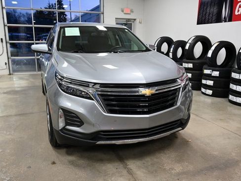 Used 2024 Chevrolet Equinox LT image 3