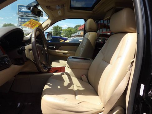 Used 2009 Chevrolet Tahoe LTZ AWD/4WD image 9