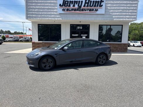 Used 2023 Tesla Model 3 Standard Range RWD image 1