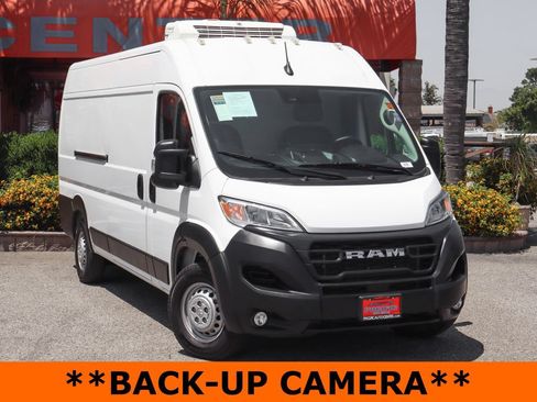 Used 2025 RAM ProMaster 3500 w/ Convenience Group FWD image 2
