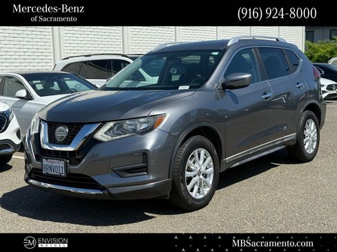Used 2018 Nissan Rogue SV image 1
