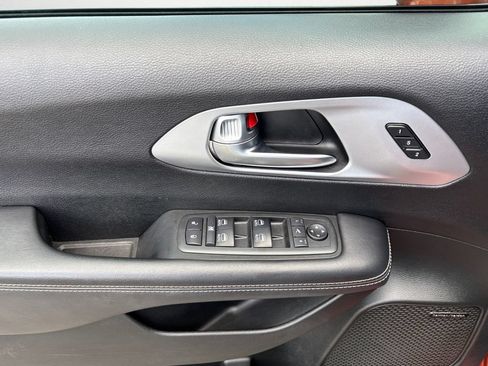 Used 2018 Chrysler Pacifica Limited w/ Advanced Safetytec Group FWD image 23