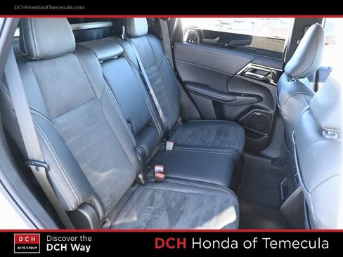 Used 2025 Mitsubishi Outlander SE image 19