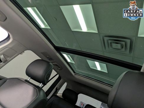 Used 2021 Volkswagen Tiguan SE w/ Panoramic Sunroof Package image 23
