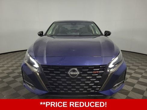 Used 2023 Nissan Altima 2.5 SR w/ SR Premium Package FWD image 2