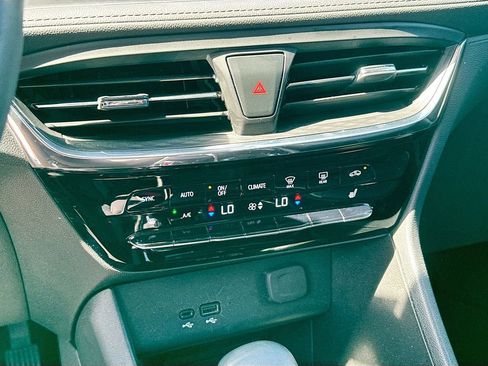 Used 2025 Buick Encore GX Avenir w/ Avenir Technology Package FWD image 17