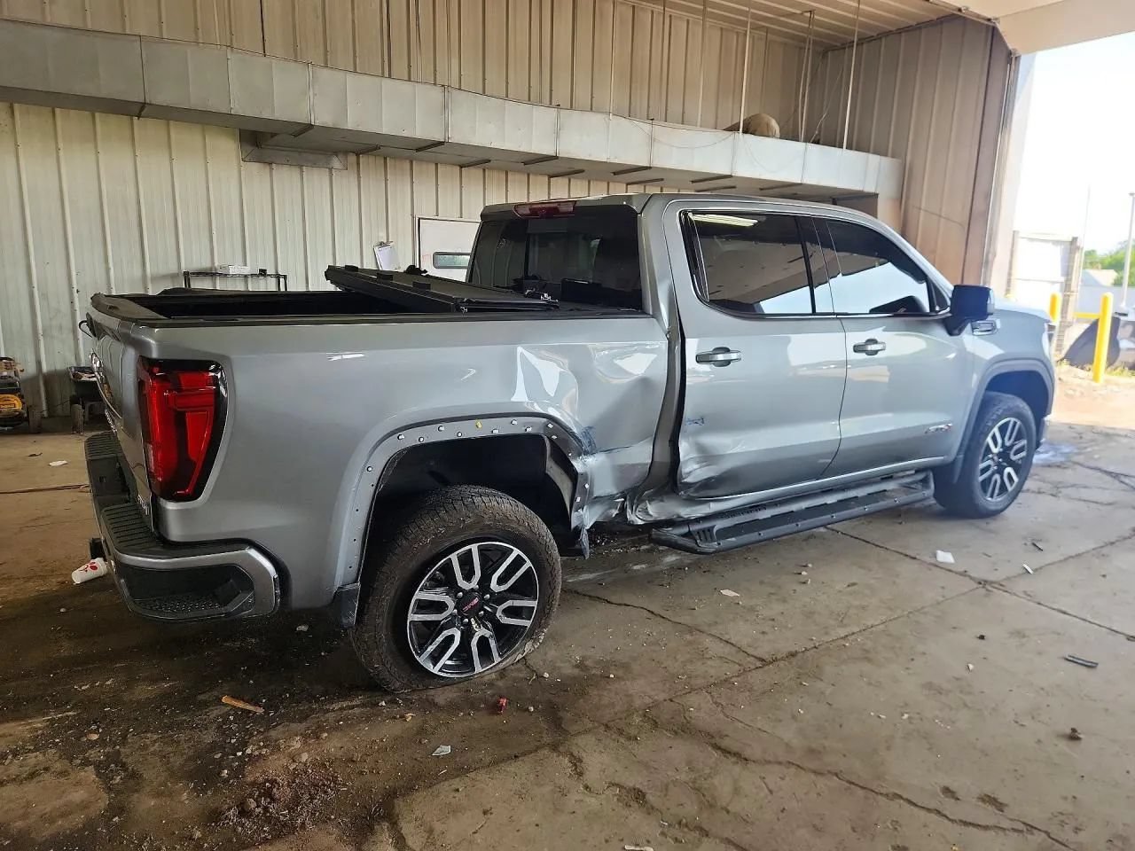 Used 2025 GMC Sierra 1500 AT4 w/ AT4 Premium Package AWD/4WD image 4