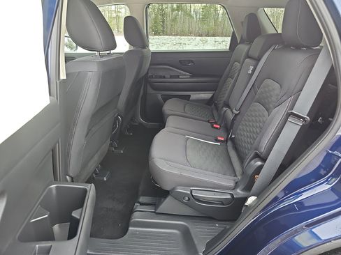 Certified 2025 Nissan Pathfinder SV image 16