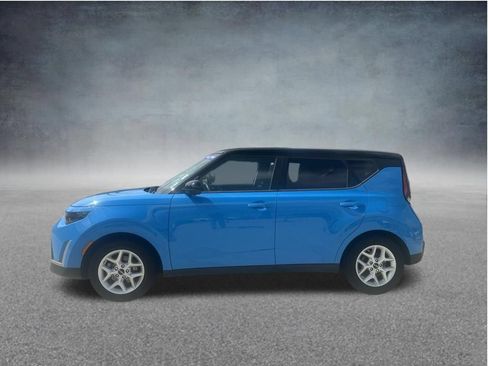 Used 2023 Kia Soul S FWD image 2
