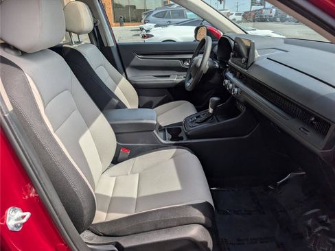 Used 2025 Honda CR-V EX image 11