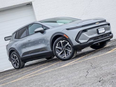 New 2026 Chevrolet Equinox EV LT image 3