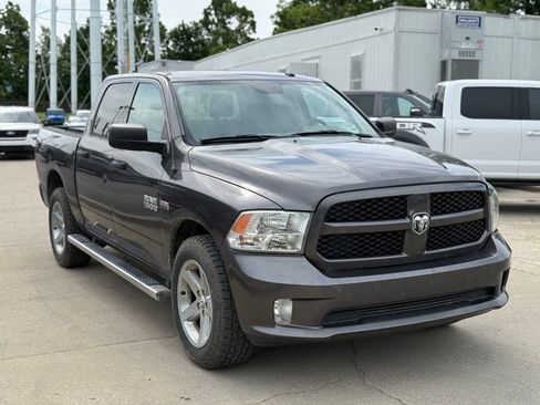 Used 2017 RAM 1500 Express AWD/4WD image 4