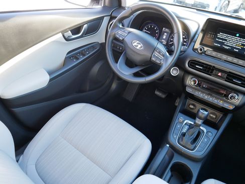 Used 2023 Hyundai Kona SEL w/ Convenience Package image 9