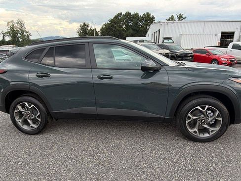 New 2026 Chevrolet Trax LT w/ Driver Confidence Package FWD image 7