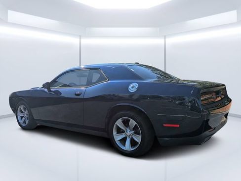 Used 2015 Dodge Challenger SXT RWD image 5