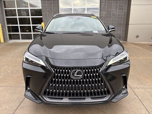 Used 2024 Lexus NX 250 FWD w/ Towing Package (2000 Lbs) image 3