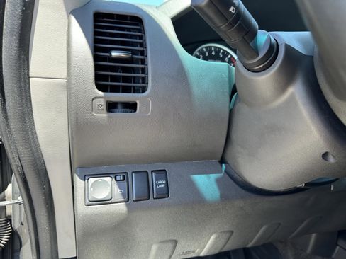 Used 2010 Nissan Frontier LE RWD image 28