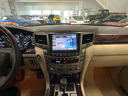 Used 2013 Lexus LX 570 4WD image 33