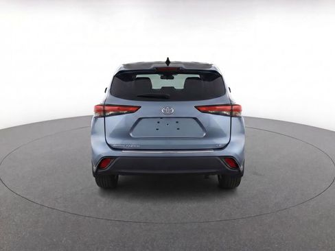 Used 2023 Toyota Highlander LE FWD image 7