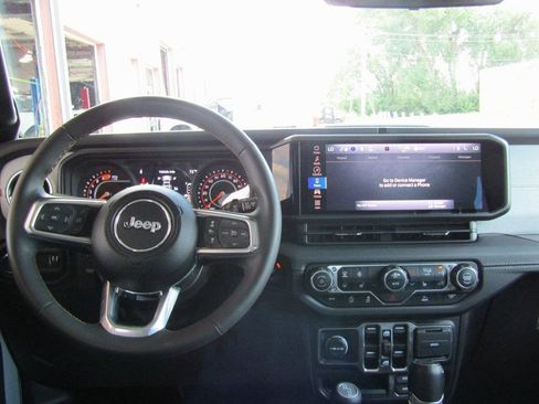 Used 2024 Jeep Wrangler Sahara image 5