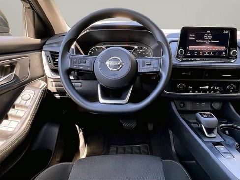 Used 2024 Nissan Rogue SV AWD/4WD image 11