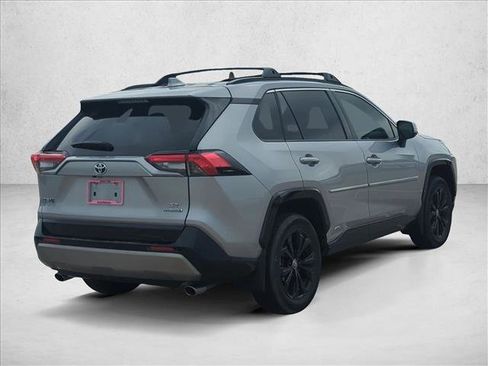 Used 2024 Toyota RAV4 SE w/ Convenience Package image 5