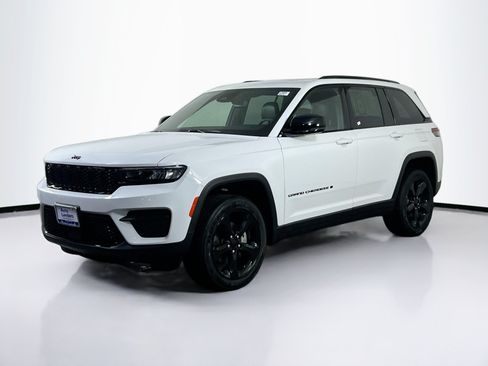 Used 2023 Jeep Grand Cherokee Altitude AWD/4WD image 1