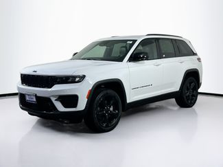 Used 2023 Jeep Grand Cherokee Altitude AWD/4WD video 1