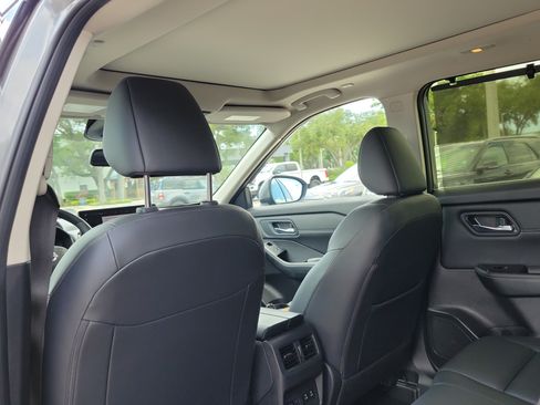 Used 2025 Nissan Rogue SL w/ Tech Package FWD image 14