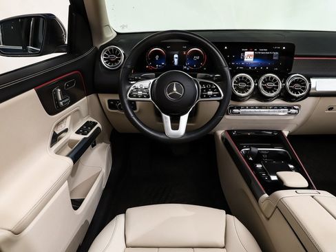 Certified 2022 Mercedes-Benz GLB 250 4MATIC image 13