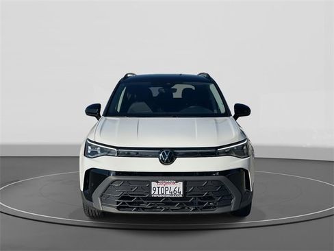 Used 2025 Volkswagen Taos SE image 2