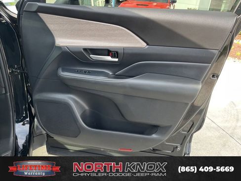 Used 2026 Toyota Grand Highlander AWD image 31